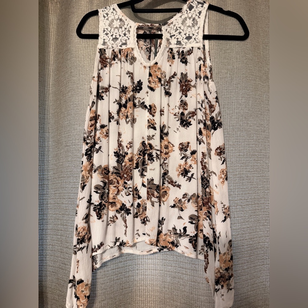 Maurice’s Floral Lace Trim Sleeveless Top